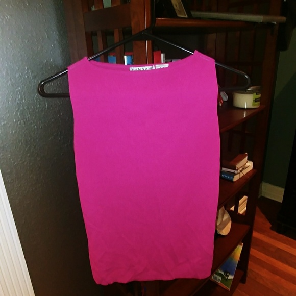 Sleeveless top - Picture 1 of 4